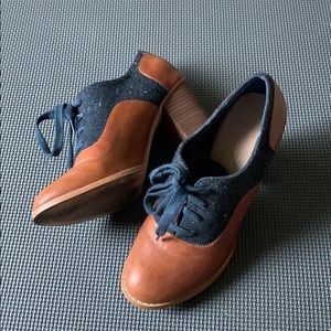 Navy blue and brown oxford pumps
